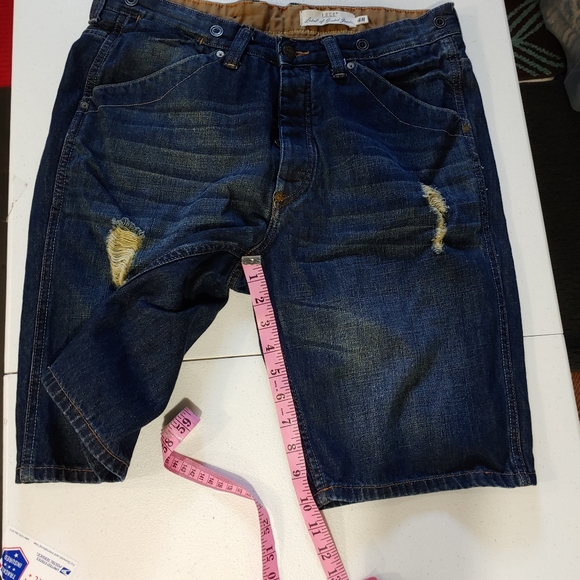 L.O.G.G. H&M DISTRESSED BUTTON FLY JEAN SHORTS - Picture 6 of 13